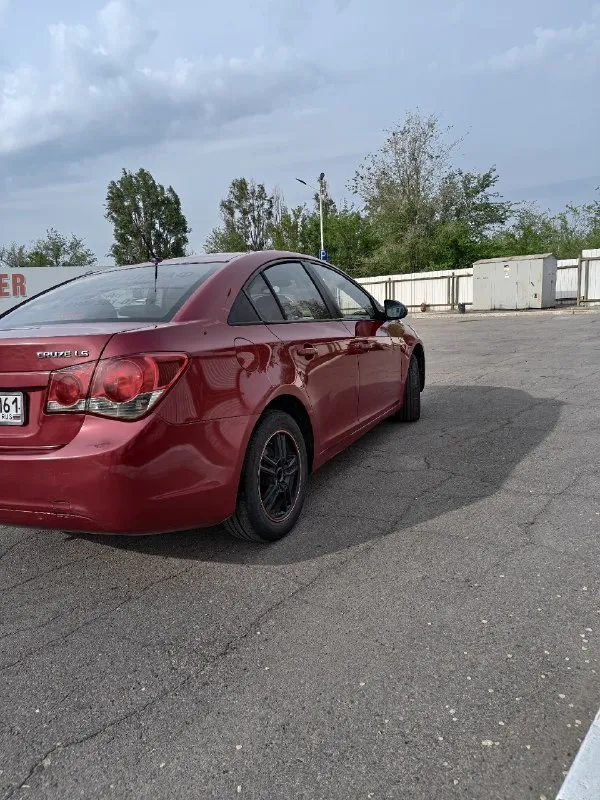Продам chevrolet cruze 1.6. В хорошем состоянии. По низу рынка. По мотору и коробке вопросов нет, мотор не троит не дымит, коробка переключает плавно. Салон не затертый, не прокуренный ездила девушка последние 5 лет. По ходовой вложений не требует. Кондиционер холодит, подогревы сидений работают, электро зеркала работают. По кузову есть нюансы не критично. Луганск цена 570000рублей. Торг у капота. +79591855196
📞 Звоните: +7(959)1855196 - фотография - 4