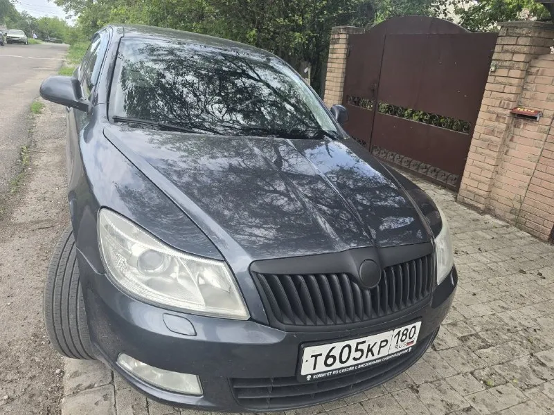 Продам шкода октавия а5 2010г. мотор 1.8турбо работает ровно масло не расходует. коробка (дсг) не пинает работает как надо. пробег 170к. по кузову есть моменты не критично. цена 800 тыс руб +79493924410 - фотография - 2