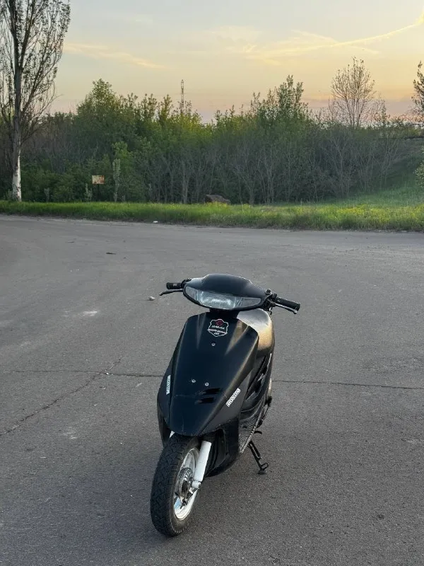 Продам -скутер honda dio 27 работает без нареканий заводиться с пол оборота вся электрика работает все мигает все светится стоит новая поршневая 65 кубов едет очень бодро подробнее в лс цена 35.000 небольшой торг пгт донское, возле волновахи звоните: +79490047155 📞 звоните: +7(949)0047155 - фотография - 1