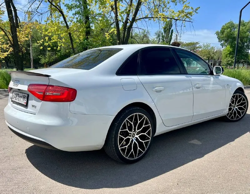 Продам audi a4 b8 машина в около идеальном состоянии. произведен капитальный ремонт двигателя, масло от замены до замены, катализатор на месте, прошивок не видела. по ходовой части все идеально. диски р19 новые на новой резине. магнитола андроид звук бомба, камера заднего вида, парктроники, датчики света/дождя, установлены новые линзы в фары, лэд лампы в туманках. по машине вложений никаких! машина личная, езжу каждый день. за последние пол года вложено больше 300к. гаражное хранение. за машину не стыдно. год 2013 пробег 162тыс. цена 1.530🍋 телефон ☎️ +7(949)3452060 📲 tg: петр 📞 звоните: +7(949)3452060 - фотография - 2