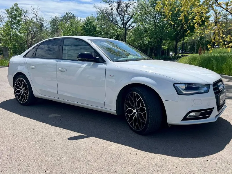 Продам audi a4 b8 машина в около идеальном состоянии. произведен капитальный ремонт двигателя, масло от замены до замены, катализатор на месте, прошивок не видела. по ходовой части все идеально. диски р19 новые на новой резине. магнитола андроид звук бомба, камера заднего вида, парктроники, датчики света/дождя, установлены новые линзы в фары, лэд лампы в туманках. по машине вложений никаких! машина личная, езжу каждый день. за последние пол года вложено больше 300к. гаражное хранение. за машину не стыдно. год 2013 пробег 162тыс. цена 1.530🍋 телефон ☎️ +7(949)3452060 📲 tg: петр 📞 звоните: +7(949)3452060 - фотография - 4