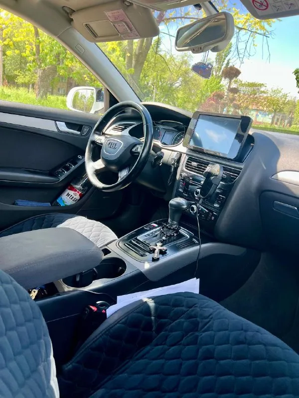 Продам audi a4 b8 машина в около идеальном состоянии. произведен капитальный ремонт двигателя, масло от замены до замены, катализатор на месте, прошивок не видела. по ходовой части все идеально. диски р19 новые на новой резине. магнитола андроид звук бомба, камера заднего вида, парктроники, датчики света/дождя, установлены новые линзы в фары, лэд лампы в туманках. по машине вложений никаких! машина личная, езжу каждый день. за последние пол года вложено больше 300к. гаражное хранение. за машину не стыдно. год 2013 пробег 162тыс. цена 1.530🍋 телефон ☎️ +7(949)3452060 📲 tg: петр 📞 звоните: +7(949)3452060 - фотография - 6