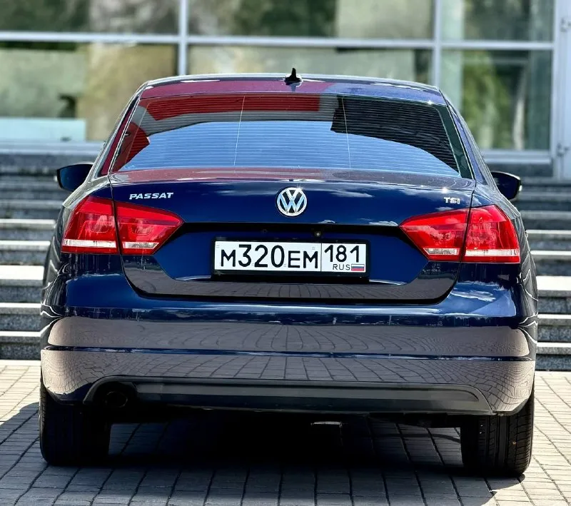 ✅продам volkswagen passat ✅год:2014 ✅mотор:1.8 tsi ✅коробка:автомат aisin ✅пробег:140.000 ✅цена:1.295.000₽ ✅номер: +79491003435 или +79494952372 на обоих номерах есть тг и мах авто в очень достойном состоянии, кузов соответствует фотографиям, не ржавчины не вмятины, отполирован и покрыт керамикой, салон в идеальном состоянии без потертостей и дефектов только после химчистки! техническая часть автомобиля обслужена на 5+ коробка и мотор работают идеально, комплектация богатая:кожаный салон, мульти руль, подогревы сидений, круиз контроль, датчики дождя и света, камера заднего вида, парктроники, большой сенсорный экран с bt, aux, car play дополнительно установлена дорогая музыка, плюс усилитель, электра регулировка зеркал, подогрев зеркал, кондиционер, полный бортовой компьютер и многое другое, большое информации по телефону📲 - фотография - 5