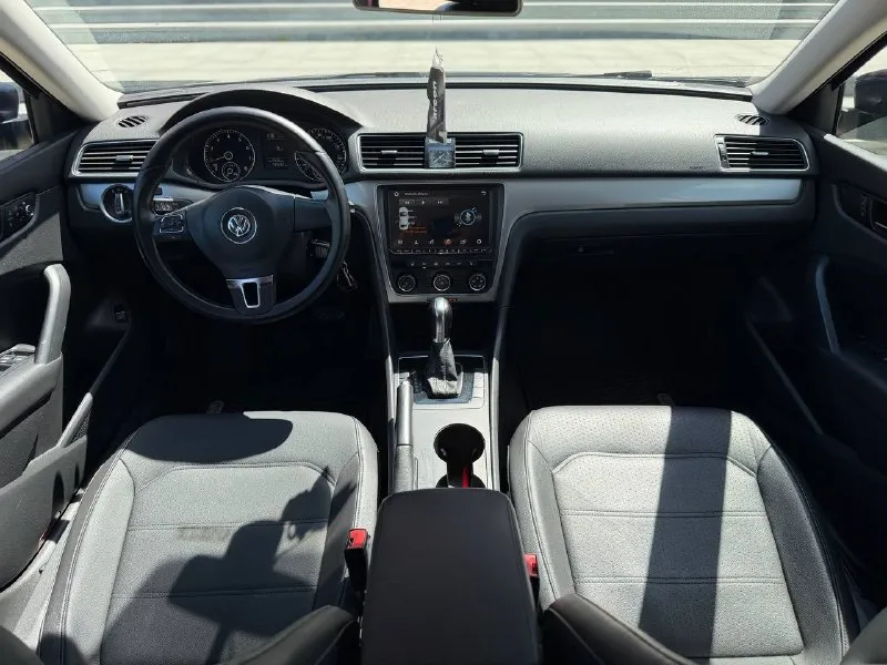 ✅продам volkswagen passat ✅год:2014 ✅mотор:1.8 tsi ✅коробка:автомат aisin ✅пробег:140.000 ✅цена:1.295.000₽ ✅номер: +79491003435 или +79494952372 на обоих номерах есть тг и мах авто в очень достойном состоянии, кузов соответствует фотографиям, не ржавчины не вмятины, отполирован и покрыт керамикой, салон в идеальном состоянии без потертостей и дефектов только после химчистки! техническая часть автомобиля обслужена на 5+ коробка и мотор работают идеально, комплектация богатая:кожаный салон, мульти руль, подогревы сидений, круиз контроль, датчики дождя и света, камера заднего вида, парктроники, большой сенсорный экран с bt, aux, car play дополнительно установлена дорогая музыка, плюс усилитель, электра регулировка зеркал, подогрев зеркал, кондиционер, полный бортовой компьютер и многое другое, большое информации по телефону📲 - фотография - 7