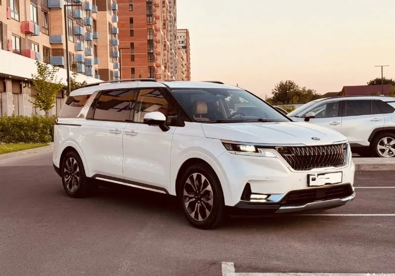 Продам кросвен премиум класса kia carnival 2021 года 2.2 дизель 202 л. С полноценный и надежный автомат 8 ступеней самая максимальная комплектация топ signature 9 мест не путайте с другими комплектациями это разные авто и так пригонял год назад из корее я хозяин на меня оформлена авто состояние нового без дтп вся в родне с оригинальным пробегом 95000 тысяч 100% полы и пороги еще в заводской пленке обслужена все масла фильтра обслуженный у официального дилера есть. Чеки техническое состояние авто без вложений обсолютно
На фото написал что есть в комплектации но не все писать много и все не упомнишь два комплекта колес больше фото пишите телеграмм вацап цена 4м 250 торг реальному +79613916172 - фотография - 1