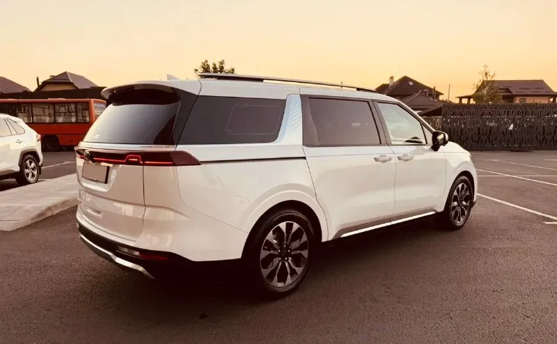 Продам кросвен премиум класса kia carnival 2021 года 2.2 дизель 202 л. С полноценный и надежный автомат 8 ступеней самая максимальная комплектация топ signature 9 мест не путайте с другими комплектациями это разные авто и так пригонял год назад из корее я хозяин на меня оформлена авто состояние нового без дтп вся в родне с оригинальным пробегом 95000 тысяч 100% полы и пороги еще в заводской пленке обслужена все масла фильтра обслуженный у официального дилера есть. Чеки техническое состояние авто без вложений обсолютно
На фото написал что есть в комплектации но не все писать много и все не упомнишь два комплекта колес больше фото пишите телеграмм вацап цена 4м 250 торг реальному +79613916172 - фотография - 3