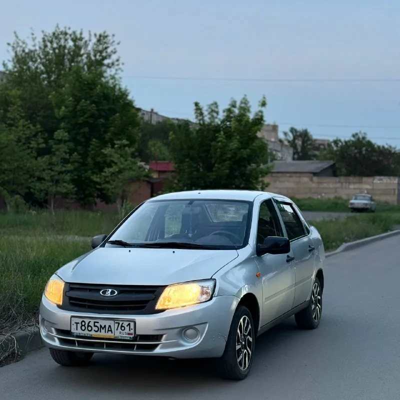 Продаётся ваз гранта 2014 года выпуска 🚗, двигатель 8-клапанный объёмом 1.6 литра ⚙️. комплектация минимальная, но автомобиль надёжный и неприхотливый в обслуживании 🔧. техническое состояние хорошее👌. цена:350000 звоните, обсудим детали! +79493432415📞 📞 звоните: +7(949)3432415 - фотография - 1
