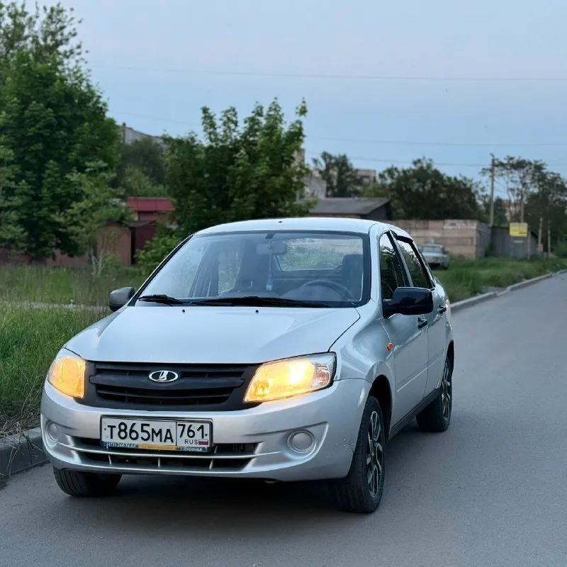 Продаётся ваз гранта 2014 года выпуска 🚗, двигатель 8-клапанный объёмом 1.6 литра ⚙️. комплектация минимальная, но автомобиль надёжный и неприхотливый в обслуживании 🔧. техническое состояние хорошее👌. цена:350000 звоните, обсудим детали! +79493432415📞 📞 звоните: +7(949)3432415 - фотография - 2