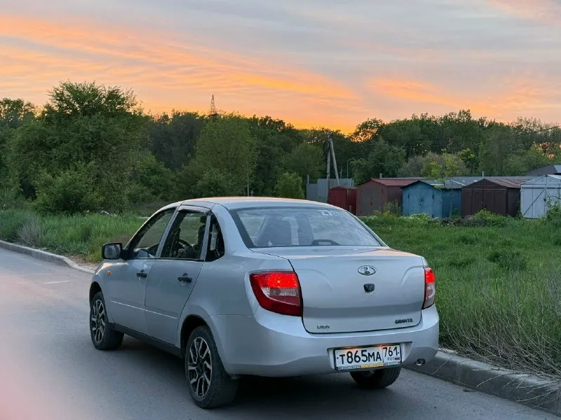 Продаётся ваз гранта 2014 года выпуска 🚗, двигатель 8-клапанный объёмом 1.6 литра ⚙️. комплектация минимальная, но автомобиль надёжный и неприхотливый в обслуживании 🔧. техническое состояние хорошее👌. цена:350000 звоните, обсудим детали! +79493432415📞 📞 звоните: +7(949)3432415 - фотография - 3