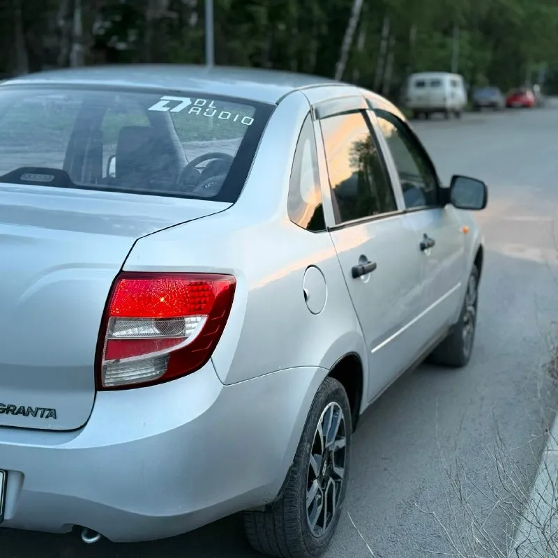 Продаётся ваз гранта 2014 года выпуска 🚗, двигатель 8-клапанный объёмом 1.6 литра ⚙️. комплектация минимальная, но автомобиль надёжный и неприхотливый в обслуживании 🔧. техническое состояние хорошее👌. цена:350000 звоните, обсудим детали! +79493432415📞 📞 звоните: +7(949)3432415 - фотография - 4
