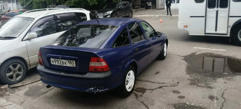 Продам машину opel vectra b 1997 года машина не гнилая, метал полностью целый, машина запускается но нужножно поменять сцепление, всё светиться все моргает, всё работает, есть музыка не плохая! 150.000 торг ! номер 89494071224 📞 звоните: +7(949)4071224 - фотография - 6