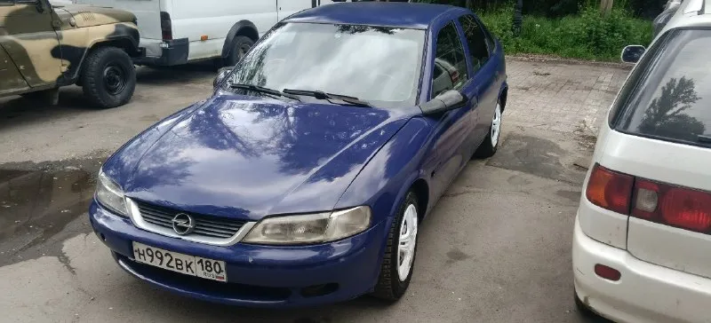 Продам машину opel vectra b 1997 года машина не гнилая, метал полностью целый, машина запускается но нужножно поменять сцепление, всё светиться все моргает, всё работает, есть музыка не плохая! 150.000 торг ! номер 89494071224 📞 звоните: +7(949)4071224 - фотография - 7