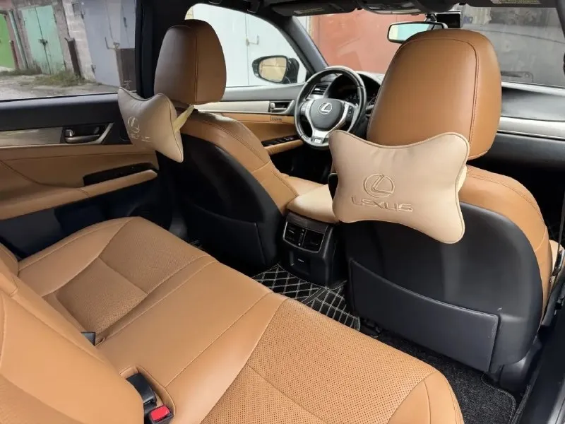 Lexus gs 350 awd, 2013 год 🍒 автомобиль в отличном состоянии. один владелец. без дтп. черный цвет - выглядит дорого и очень эффектно. • 3.5 бензин • полный привод • акпп • спорт-режим • раздельный климат-контроль • пробег: 205 920 км • зимняя резина в комплекте • цена: 2 900 000 ₽ • город: донецк gs 350 - это сочетание комфорта, динамики и надежности. автомобиль уверенно разгоняется, отлично держит дорогу и комфортно входит в повороты. подходит как для спокойной комфортной езды, так и для более динамичного вождения. машина ухоженная, без лишнего “колхоза”, салон и внешний вид в достойном состоянии. все вопросы - в сообщения или по телефону +79499951065. 📞 звоните: +7(949)9951065 - фотография - 3