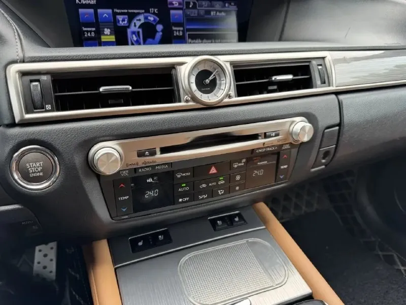 Lexus gs 350 awd, 2013 год 🍒 автомобиль в отличном состоянии. один владелец. без дтп. черный цвет - выглядит дорого и очень эффектно. • 3.5 бензин • полный привод • акпп • спорт-режим • раздельный климат-контроль • пробег: 205 920 км • зимняя резина в комплекте • цена: 2 900 000 ₽ • город: донецк gs 350 - это сочетание комфорта, динамики и надежности. автомобиль уверенно разгоняется, отлично держит дорогу и комфортно входит в повороты. подходит как для спокойной комфортной езды, так и для более динамичного вождения. машина ухоженная, без лишнего “колхоза”, салон и внешний вид в достойном состоянии. все вопросы - в сообщения или по телефону +79499951065. 📞 звоните: +7(949)9951065 - фотография - 5