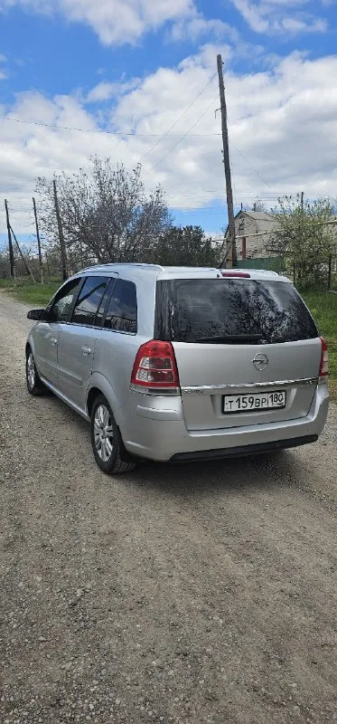 Продам opel zafira b автомобиль пригнан из европы один владелец 2008года. 1,9 7 мест, 6 ступенчатая акпп круиз контроль, мультируль, бортовой компьютер, автомобиль полностью обслужен вложений не требует пробег - 252.000км цена 780.000 рублей торг. вопросы по т. +79493104624 📞 звоните: +7(949)3104624 - фотография - 1