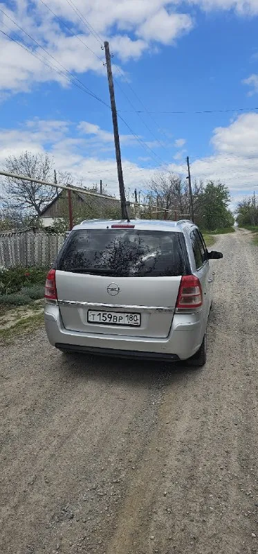 Продам opel zafira b автомобиль пригнан из европы один владелец 2008года. 1,9 7 мест, 6 ступенчатая акпп круиз контроль, мультируль, бортовой компьютер, автомобиль полностью обслужен вложений не требует пробег - 252.000км цена 780.000 рублей торг. вопросы по т. +79493104624 📞 звоните: +7(949)3104624 - фотография - 2