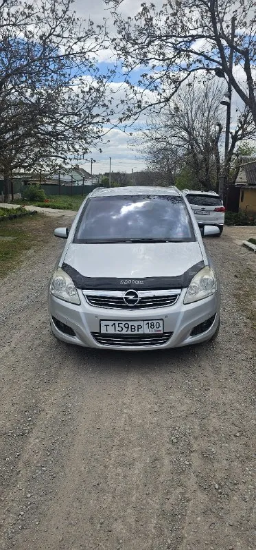 Продам opel zafira b автомобиль пригнан из европы один владелец 2008года. 1,9 7 мест, 6 ступенчатая акпп круиз контроль, мультируль, бортовой компьютер, автомобиль полностью обслужен вложений не требует пробег - 252.000км цена 780.000 рублей торг. вопросы по т. +79493104624 📞 звоните: +7(949)3104624 - фотография - 3