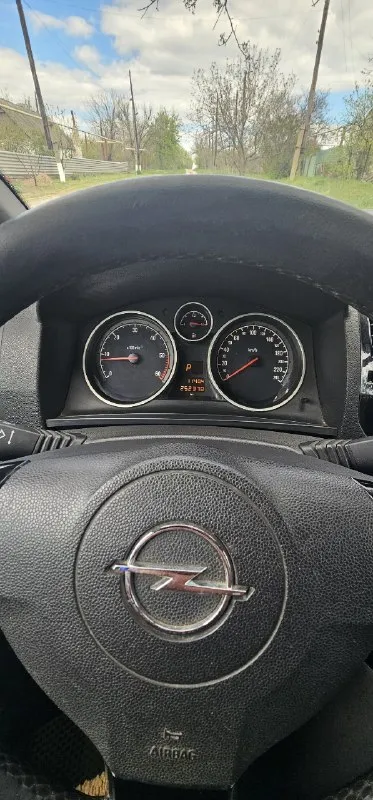 Продам opel zafira b автомобиль пригнан из европы один владелец 2008года. 1,9 7 мест, 6 ступенчатая акпп круиз контроль, мультируль, бортовой компьютер, автомобиль полностью обслужен вложений не требует пробег - 252.000км цена 780.000 рублей торг. вопросы по т. +79493104624 📞 звоните: +7(949)3104624 - фотография - 4