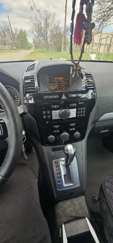 Продам opel zafira b автомобиль пригнан из европы один владелец 2008года. 1,9 7 мест, 6 ступенчатая акпп круиз контроль, мультируль, бортовой компьютер, автомобиль полностью обслужен вложений не требует пробег - 252.000км цена 780.000 рублей торг. вопросы по т. +79493104624 📞 звоните: +7(949)3104624 - фотография - 5