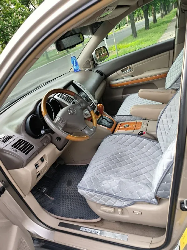 Lexus rx 350 2008 г. в. 3.5 автомат, полный привод пробег 223 тыс. км. продам легендарного японца, второе поколение, рестайлинг! автомобиль в отличном состоянии! всего 2 хозяина за всё время! ездила женщина. автомобиль обслужен, по технике проблем нет! кузов без дтп, все стекла - заводские! передние фары в броне плёнке, стоят дорогие линзы. также в авто сделана шумоизоляция! установлен сабвуфер! произведена замена масла в двигателе, коробке и раздатке. комплектация: раздельный климат, круиз, память руля и кресел, подогревы, электро регулировка сидений, камера заднего вида, электро люк, кожаный салон, мультимедиа с навигацией и блютуз, датчик света, дождя, электро крышка багажника, премиальная музыка и многое другое. подробнее по телефону. также есть видео обзор! осмотр лнр, стаханов тел. +79592725588 цена 1.350.000₽ 📞 звоните: +7(959)2725588 - фотография - 10
