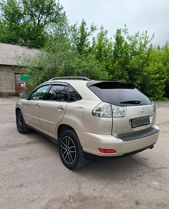 Lexus rx 350 2008 г. в. 3.5 автомат, полный привод пробег 223 тыс. км. продам легендарного японца, второе поколение, рестайлинг! автомобиль в отличном состоянии! всего 2 хозяина за всё время! ездила женщина. автомобиль обслужен, по технике проблем нет! кузов без дтп, все стекла - заводские! передние фары в броне плёнке, стоят дорогие линзы. также в авто сделана шумоизоляция! установлен сабвуфер! произведена замена масла в двигателе, коробке и раздатке. комплектация: раздельный климат, круиз, память руля и кресел, подогревы, электро регулировка сидений, камера заднего вида, электро люк, кожаный салон, мультимедиа с навигацией и блютуз, датчик света, дождя, электро крышка багажника, премиальная музыка и многое другое. подробнее по телефону. также есть видео обзор! осмотр лнр, стаханов тел. +79592725588 цена 1.350.000₽ 📞 звоните: +7(959)2725588 - фотография - 6