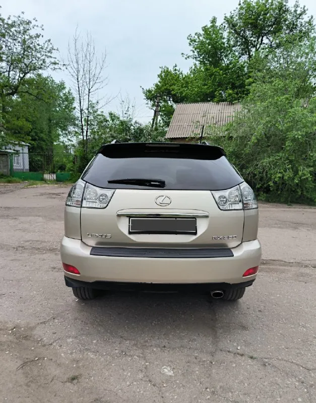 Lexus rx 350 2008 г. в. 3.5 автомат, полный привод пробег 223 тыс. км. продам легендарного японца, второе поколение, рестайлинг! автомобиль в отличном состоянии! всего 2 хозяина за всё время! ездила женщина. автомобиль обслужен, по технике проблем нет! кузов без дтп, все стекла - заводские! передние фары в броне плёнке, стоят дорогие линзы. также в авто сделана шумоизоляция! установлен сабвуфер! произведена замена масла в двигателе, коробке и раздатке. комплектация: раздельный климат, круиз, память руля и кресел, подогревы, электро регулировка сидений, камера заднего вида, электро люк, кожаный салон, мультимедиа с навигацией и блютуз, датчик света, дождя, электро крышка багажника, премиальная музыка и многое другое. подробнее по телефону. также есть видео обзор! осмотр лнр, стаханов тел. +79592725588 цена 1.350.000₽ 📞 звоните: +7(959)2725588 - фотография - 7