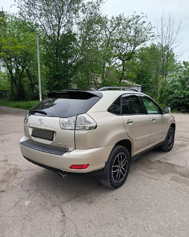 Lexus rx 350 2008 г. в. 3.5 автомат, полный привод пробег 223 тыс. км. продам легендарного японца, второе поколение, рестайлинг! автомобиль в отличном состоянии! всего 2 хозяина за всё время! ездила женщина. автомобиль обслужен, по технике проблем нет! кузов без дтп, все стекла - заводские! передние фары в броне плёнке, стоят дорогие линзы. также в авто сделана шумоизоляция! установлен сабвуфер! произведена замена масла в двигателе, коробке и раздатке. комплектация: раздельный климат, круиз, память руля и кресел, подогревы, электро регулировка сидений, камера заднего вида, электро люк, кожаный салон, мультимедиа с навигацией и блютуз, датчик света, дождя, электро крышка багажника, премиальная музыка и многое другое. подробнее по телефону. также есть видео обзор! осмотр лнр, стаханов тел. +79592725588 цена 1.350.000₽ 📞 звоните: +7(959)2725588 - фотография - 8