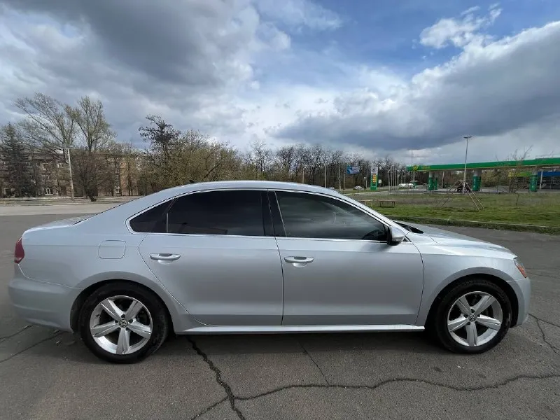 Продам volkswagen passat b7 nms 2012 года выпуска. обьем двигателя 2.5. 6ти ступенчатый автомат пробег 223 тыс км комплектация se. стоит хороший свет. салон чистый, не затертый вложений не требует цена 1,250 тыс рублей телефон +79493213091 📲 tg: александр 📞 звоните: +7(949)3213091 - фотография - 10
