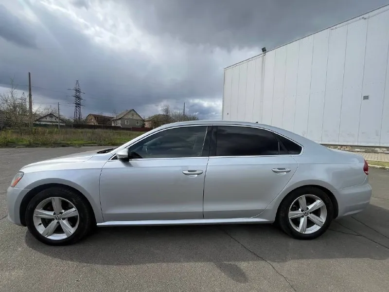 Продам volkswagen passat b7 nms 2012 года выпуска. обьем двигателя 2.5. 6ти ступенчатый автомат пробег 223 тыс км комплектация se. стоит хороший свет. салон чистый, не затертый вложений не требует цена 1,250 тыс рублей телефон +79493213091 📲 tg: александр 📞 звоните: +7(949)3213091 - фотография - 9
