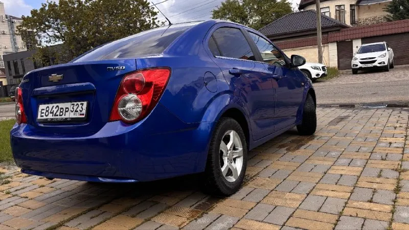 Chevrolet aveo t 300, пробег 196к ( оригинал ), коробка автомат. Покупался как первый авто в семье в июне 2025 года с пробегом 185т. Сразу после покупки сделал полное то, поменял передние тормозные, колодки, обслужил суппорта, грм менялся на 170т, есть заказ наряд, масло в коробке также менялось на 170, одновременно с грм. Заменил все фильтра и масло в двигателе, масло в гур. Куплен новый аккумулятор, обслужен кондиционер- морозит отлично, перебран генератор, ходовая в отличном состоянии, автомат работает идеально.
Отличная комплектация, 3 владельца!
Резина свежая, зима/лето в комплекте
Автомобиль в отличном состоянии, вложений не требуется
Продажа в связи с покупкой нового авто, не горит, с продажей не торопимся. Птс оригинал, вписан, 2 ключа
Торг у капота.
+79496648195
655.000
Всем добра.
📞 Звоните: +7(949)6648195 - фотография - 3