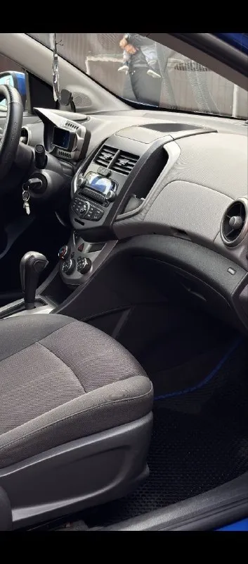 Chevrolet aveo t 300, пробег 196к ( оригинал ), коробка автомат. Покупался как первый авто в семье в июне 2025 года с пробегом 185т. Сразу после покупки сделал полное то, поменял передние тормозные, колодки, обслужил суппорта, грм менялся на 170т, есть заказ наряд, масло в коробке также менялось на 170, одновременно с грм. Заменил все фильтра и масло в двигателе, масло в гур. Куплен новый аккумулятор, обслужен кондиционер- морозит отлично, перебран генератор, ходовая в отличном состоянии, автомат работает идеально.
Отличная комплектация, 3 владельца!
Резина свежая, зима/лето в комплекте
Автомобиль в отличном состоянии, вложений не требуется
Продажа в связи с покупкой нового авто, не горит, с продажей не торопимся. Птс оригинал, вписан, 2 ключа
Торг у капота.
+79496648195
655.000
Всем добра.
📞 Звоните: +7(949)6648195 - фотография - 8
