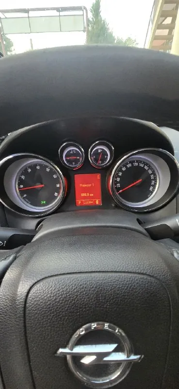🔥 opel astra j🔥 590 тысяч рулей + торг ✅ год выпуска - 2010 ✅ объем двигателя - 1.6 бензин атмосферник ✅ коробка - 6-ступенчатый автомат ✅ пробег - 220000 тысяч ✅ комплектация - максимальная, имеется обогревы лобового, боковых и задних зеркал, подогревы сидений, подогрев руля, климат контроль двух-зонный, датчик дождя, датчик света, датчик движения, датчики не ровной дороги, электрорегулеровка фар и зеркал, заводская мультимедиа с bluetooth и aux, круиз контроль, мультируль, тип троник и еще много чего полезного. ✅ описание - автомобиль в хорошем состоянии. есть мелкие косяки по кузову ходовая в хорошем состоянии, машина сбитая и мягкая. коробка работает без нареканий, все режимы работают, недавно менялся грм, новые масла и фильтра, тормоза так же поменяны. документы чистые, любой вид оформления, сел поехал. климат заправлен холодит отлично, по техника работает абсолютно всё без исключений. звоните - пишите, торг имеется. + 7 949 325 18 68 📞 звоните: +7(949)3251868 - фотография - 5