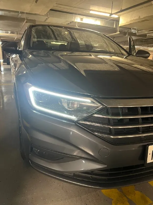 Продам volkswagen jetta 7; 2018 г. в.; пробег-107 тыс. км двигатель-1,4т(150 л. с.); коробка-8-ст. aisin ; комплектация- sel; салон-кожаный; панорамная крыша; климат-контроль; бесключевой доступ; адаптивный круиз-контроль; удержание в полосе; датчики слепых зон, света и дождя; bi-led оптика; автоматический дальний свет, цифровая приборная панель; сенсорная мультимедиа 8" carplay, bluetooth; камера заднего вида; премиальная музыка beats с сабвуфером; интерьерная подсветка с выбором цветов; подогрев руля, передних и задних сидений. автомобиль в отличном состоянии, полностью обслужен, владею 2 года. приобретал в сша. цена-1,65 млн. ₽. продажа не срочная. торг у капота. тел. +7(949)3875255 📲 tg: м андрей 📞 звоните: +7(949)3875255 - фотография - 10