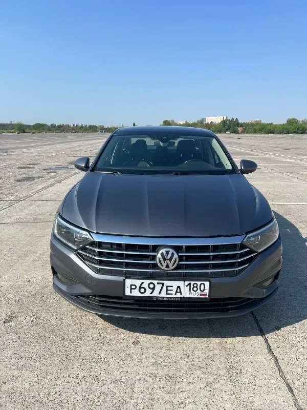 Продам volkswagen jetta 7; 2018 г. в.; пробег-107 тыс. км двигатель-1,4т(150 л. с.); коробка-8-ст. aisin ; комплектация- sel; салон-кожаный; панорамная крыша; климат-контроль; бесключевой доступ; адаптивный круиз-контроль; удержание в полосе; датчики слепых зон, света и дождя; bi-led оптика; автоматический дальний свет, цифровая приборная панель; сенсорная мультимедиа 8" carplay, bluetooth; камера заднего вида; премиальная музыка beats с сабвуфером; интерьерная подсветка с выбором цветов; подогрев руля, передних и задних сидений. автомобиль в отличном состоянии, полностью обслужен, владею 2 года. приобретал в сша. цена-1,65 млн. ₽. продажа не срочная. торг у капота. тел. +7(949)3875255 📲 tg: м андрей 📞 звоните: +7(949)3875255 - фотография - 2