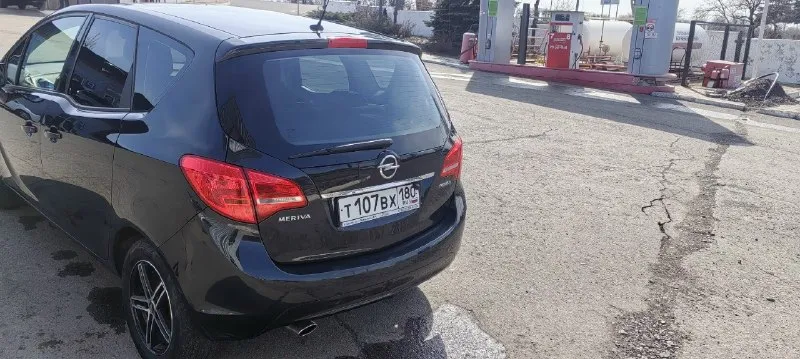 Продам личный автомобиль opel мерива б 2012 года выпуска. пробег 218000. цена 615000.машина полностью обслужена. вложений не требует. стоит андроид магнитола хорошая. сигнализация с автозапуском. есть видеорегистратор с камерой заднего вида. масло не ест. менял каждые семь тысяч. есть мелкие царапины по кузову. я хозяин. машина оформлена на меня. переоформление без проблем. по документам всё нормально. два комплекта колёс. зимняя резина на дисках. торг уместен. +79496849687. по запросу сделаю видео обзор. авто находится в снежном. могу по договорённости пригнать в ближайший город. 📞 звоните: +7(949)6849687 - фотография - 1