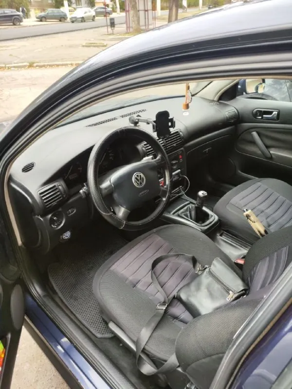 Продам volkswagen passat b5 1.6 1997 года. чистокровный немец по цене приоры. пробег - 371000 я хозяин, любое переоформление в мрэо за последний год обновил полностью ходовую часть, расходники (жидкости, ремень грм, свечи, провода, аккумулятор и др. ) не троит, не дымит. самый надёжный 1.6 атмосферник у немцев (101 л. с.). в силу возраста есть нюасы по кузову просторный багажник, хорошая штатная музыка. есть комплект зимней резины. осмотр - г. донецк цена - 340 т. р. (торг) по всем вопросам писать тг - @niceyousee +79494313037 📲 tg: @niceyousee 📞 звоните: +7(949)4313037 - фотография - 4