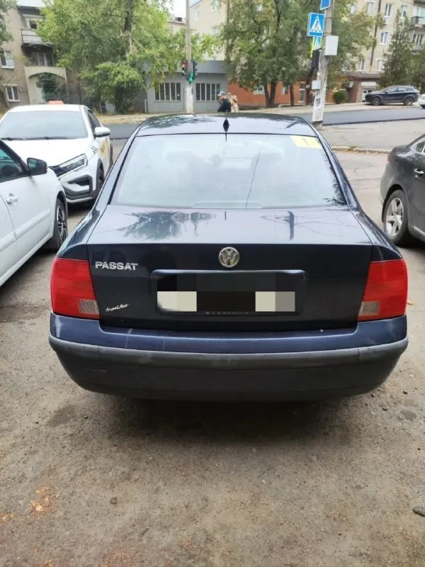 Продам volkswagen passat b5 1.6 1997 года. чистокровный немец по цене приоры. пробег - 371000 я хозяин, любое переоформление в мрэо за последний год обновил полностью ходовую часть, расходники (жидкости, ремень грм, свечи, провода, аккумулятор и др. ) не троит, не дымит. самый надёжный 1.6 атмосферник у немцев (101 л. с.). в силу возраста есть нюасы по кузову просторный багажник, хорошая штатная музыка. есть комплект зимней резины. осмотр - г. донецк цена - 340 т. р. (торг) по всем вопросам писать тг - @niceyousee +79494313037 📲 tg: @niceyousee 📞 звоните: +7(949)4313037 - фотография - 5