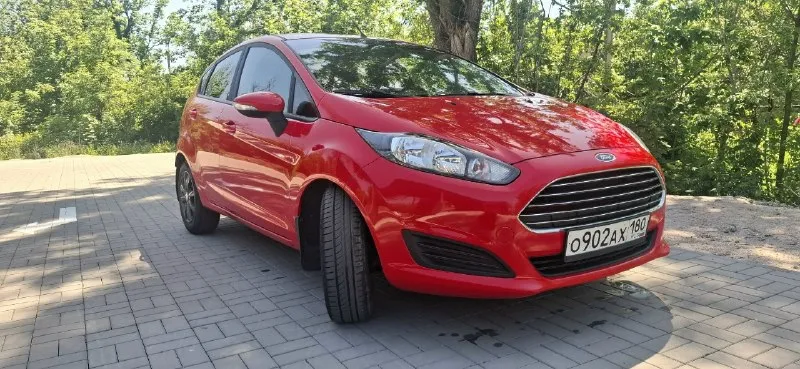 Продам яркую шуструю машинку ford фиеста 2016г. в двигатель 1.6 кпп робот, пробег 105т. км в очень достойном состоянии с 2016 года в одной семье, все полностью исправно, все работает без нареканий, серьёзных дтп не было, все стекла родные, почти вся в родном окрасе. цену вижу 1🍋70т. р аргументированный торг осмотр г. макеевка все вопросы по тел +79495210051 📞 звоните: +7(949)5210051 - фотография - 1