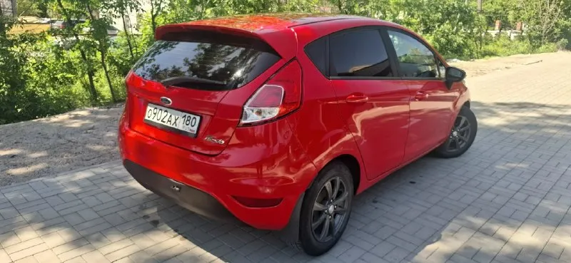 Продам яркую шуструю машинку ford фиеста 2016г. в двигатель 1.6 кпп робот, пробег 105т. км в очень достойном состоянии с 2016 года в одной семье, все полностью исправно, все работает без нареканий, серьёзных дтп не было, все стекла родные, почти вся в родном окрасе. цену вижу 1🍋70т. р аргументированный торг осмотр г. макеевка все вопросы по тел +79495210051 📞 звоните: +7(949)5210051 - фотография - 2