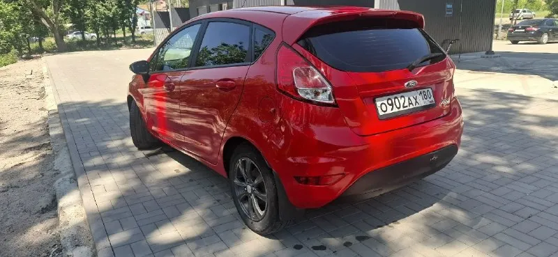 Продам яркую шуструю машинку ford фиеста 2016г. в двигатель 1.6 кпп робот, пробег 105т. км в очень достойном состоянии с 2016 года в одной семье, все полностью исправно, все работает без нареканий, серьёзных дтп не было, все стекла родные, почти вся в родном окрасе. цену вижу 1🍋70т. р аргументированный торг осмотр г. макеевка все вопросы по тел +79495210051 📞 звоните: +7(949)5210051 - фотография - 3
