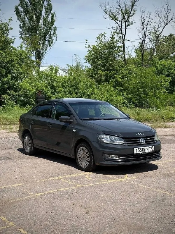Volkswagen polo цена- 888.000₽ год- 2018 мотор - 1.6 бензин пробег - 165 тыс. км коробка - механика возможна продажа в кредит +79494159347 - фотография - 3
