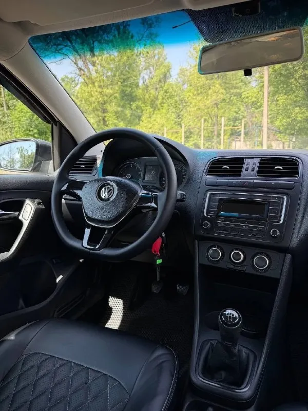 Volkswagen polo цена- 888.000₽ год- 2018 мотор - 1.6 бензин пробег - 165 тыс. км коробка - механика возможна продажа в кредит +79494159347 - фотография - 8