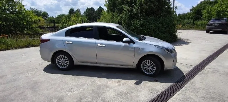 💸Продам свой личный автомобиль kia рио 2019 года выпуска в специальной серии «лига европы» — это комплектация, посвящённая лиге европы uefa, с расширенным набором опций и тематическим дизайном. Не такси, без дтп. Двигатель 1.6,кпп механика. В родном окрасе без дтп. Авто полностью обслужена:тормозные диски, колодки, масла фильтра, свечи и катушки было сделано. Комплектация: система с 7-дюймовым дисплеем, поддержкой android auto и apple carplay, камерой заднего вида, модулем bluetooth. Подогрев сидений, зеркал, руля. Полный электропакет. Климат контроль. Задние дисковые тормоза вместо барабанных, датчики света, антиблокировочная система тормозов (abs), интегрированная система активного управления (vsm), система помощи при трогании на подъёме (hac), система предупреждения об экстренном торможении (ess), система экстренной связи «эра-глонасс». Два комплекта резины. Цена 1.150тыс рублей торг уместен, осмотр г. Макеевка тел +79490370823
📞 Звоните: +7(949)0370823 - фотография - 2