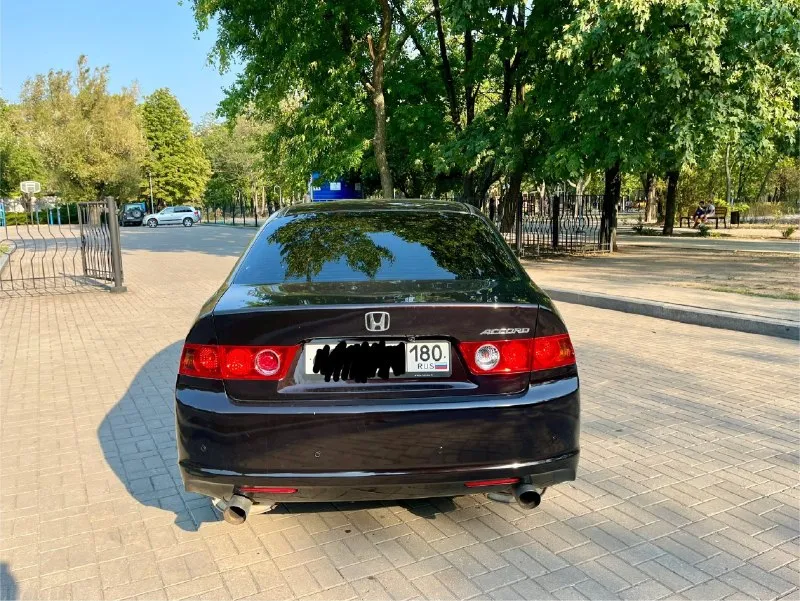 Продаётся honda accord 2.4! пробег 260т. км. отличный надёжный автомобиль, максимальная комплектация, люк, электрорегулеровка сидений, климат контроль, датчик дождя, складывание зеркал, полный стеклопакет, камера заднего вида, все работает и в исправном состоянии. парктроники есть, отключали лично. двигатель работает отлично, был откапитален 15 000 тыс. км. масло не ест!!! коробка автомат без пинков и рывков! есть нюансы из-за возраста, в связи с этим скину у капота. 9500 000₽ продажа от собственника +79493698341 г. донецк г. мариуполь 📞 звоните: +7(949)3698341 - фотография - 3