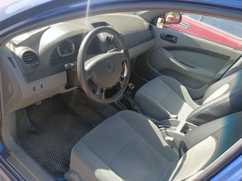Chevrolet lacetti 2005 года выпуска, 1.4 бензин, механика. В отличном состоянии, без вложений! После последнего обслуживания заменен бак, горловина, тормозная магистраль. Машина не новая, есть мелкие недочеты, но без гнили; пороги и дно в хорошем состоянии! Салон зашумлен, чистый, ухоженный! Лобовое стекло желательно под замену. Два комплекта резины: зима/лето! Авто сел и поехал, масложора нету! Птс оригинальный! Юридически кристально чистая! Осмотр в городе макеевка! Срочно. Все вопросы по телефону, звонить в любое время. Автомобиль в наличии! Цена 420 тыс. Руб! Торг не отменял. +79490278194
📲 Tg: @makeevkaremontkvartir
📞 Звоните: +7(949)0278194 - фотография - 3