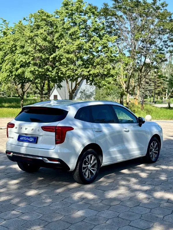 🚘 haval jolion 💰цена: 1 500 000р 🏢город: мариуполь 📅год выпуска: 2022 🧾пробег: 137 900 км. ⚙️двигатель: 1.5 ⛽топливо: бензин ⚙️кпп: автомат 7ст. 📞 телефон: +7-989-263-55-56 +7-949-551-91-52 +7-949-727-41-51 💾 описание: jolion — это стильный. .. бег ✅ шикарная комплектация ✅ оцинкованный кузов ✅ красивый цвет белый перламутр 💥 климат-контроль, led оптика в круг, сенсорный бесключевой доступ, эур, abs, airbag, кожаный мульти-руль с подогревом, штатное гу с поддержкой car play и android auto, камера заднего вида, задний парктроник, полный электропакет, подогрев всех сидений и лобового стекла, новая резина. ➕автомобиль с пройденным техническим осмотром и готов к переоформлению. улица шевченко 2️⃣6️⃣9️⃣ 🏦 возможна продажа в кредит по двум документам. - фотография - 6
