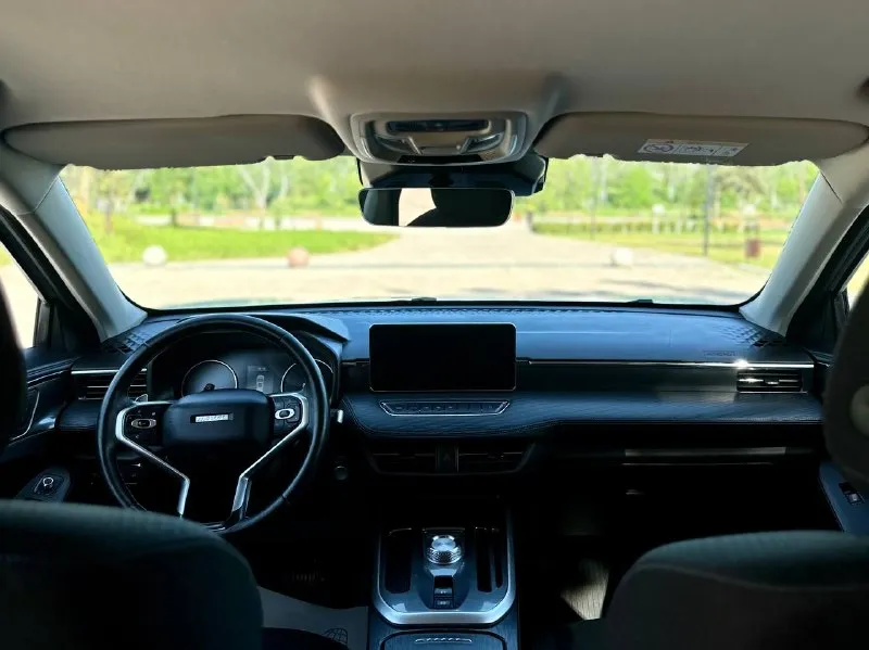 🚘 haval jolion 💰цена: 1 500 000р 🏢город: мариуполь 📅год выпуска: 2022 🧾пробег: 137 900 км. ⚙️двигатель: 1.5 ⛽топливо: бензин ⚙️кпп: автомат 7ст. 📞 телефон: +7-989-263-55-56 +7-949-551-91-52 +7-949-727-41-51 💾 описание: jolion — это стильный. .. бег ✅ шикарная комплектация ✅ оцинкованный кузов ✅ красивый цвет белый перламутр 💥 климат-контроль, led оптика в круг, сенсорный бесключевой доступ, эур, abs, airbag, кожаный мульти-руль с подогревом, штатное гу с поддержкой car play и android auto, камера заднего вида, задний парктроник, полный электропакет, подогрев всех сидений и лобового стекла, новая резина. ➕автомобиль с пройденным техническим осмотром и готов к переоформлению. улица шевченко 2️⃣6️⃣9️⃣ 🏦 возможна продажа в кредит по двум документам. - фотография - 8