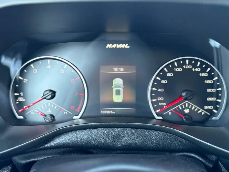 🚘 haval jolion 💰цена: 1 500 000р 🏢город: мариуполь 📅год выпуска: 2022 🧾пробег: 137 900 км. ⚙️двигатель: 1.5 ⛽топливо: бензин ⚙️кпп: автомат 7ст. 📞 телефон: +7-989-263-55-56 +7-949-551-91-52 +7-949-727-41-51 💾 описание: jolion — это стильный. .. бег ✅ шикарная комплектация ✅ оцинкованный кузов ✅ красивый цвет белый перламутр 💥 климат-контроль, led оптика в круг, сенсорный бесключевой доступ, эур, abs, airbag, кожаный мульти-руль с подогревом, штатное гу с поддержкой car play и android auto, камера заднего вида, задний парктроник, полный электропакет, подогрев всех сидений и лобового стекла, новая резина. ➕автомобиль с пройденным техническим осмотром и готов к переоформлению. улица шевченко 2️⃣6️⃣9️⃣ 🏦 возможна продажа в кредит по двум документам. - фотография - 9