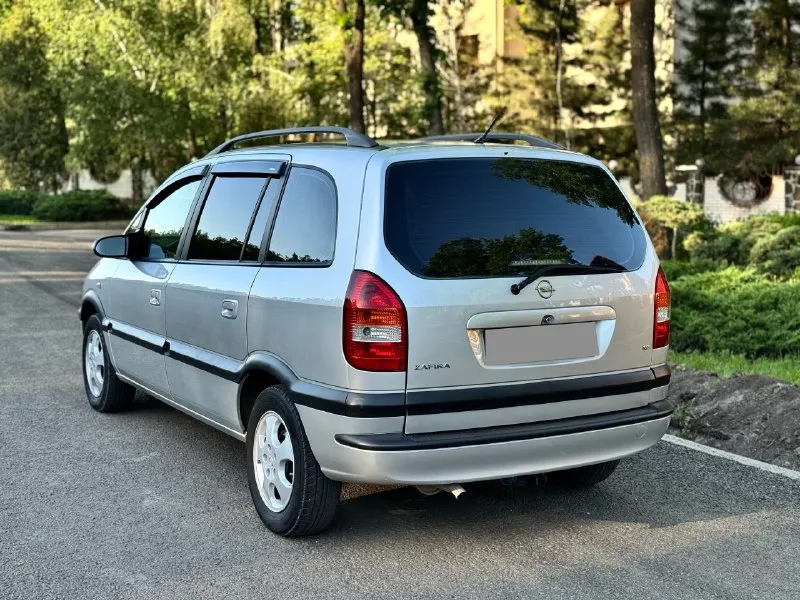 Opel zafira a 2004 года выпуска 1.8 бензин, механика состояние идеальное вся обслуженная от а до я пригнана была из германии 1 владелец, делать абсолютно ничего не нужно завел и поехал кузов отличный без ржавчины дтп и тому подобного состояния действительно идеальное пробег 184.000км максимальная комплектация климат рабочий холодит очень хорошо кто хочет хороший семейный автомобиль без дальнейших вложений звоните связь может быть плохая дозванивайтесь торг строго у капота 570.000 руб. +79493829905 +79198860059 📞 🇷🇺 звоните: +7(919)8860059 - фотография - 3