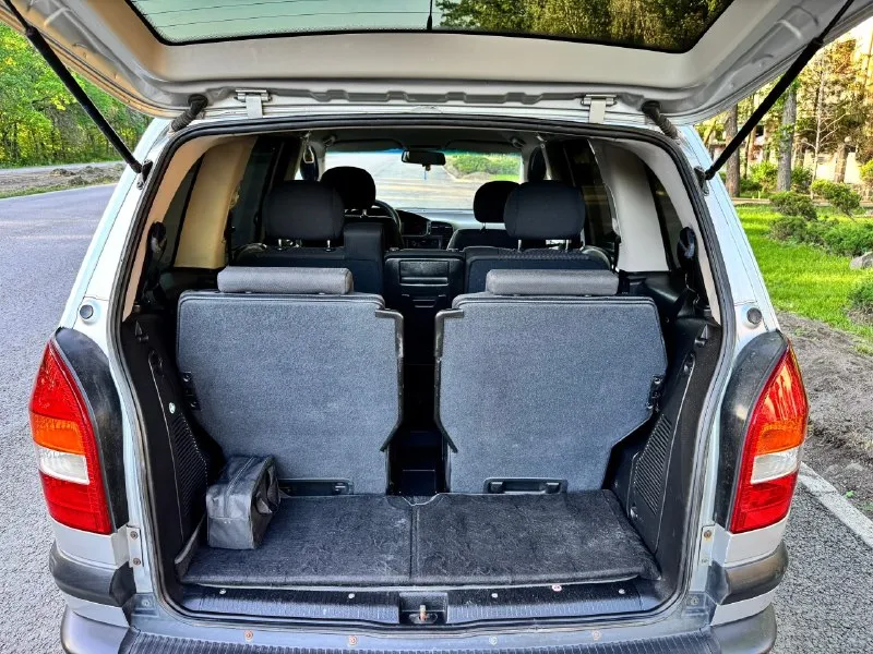 Opel zafira a 2004 года выпуска 1.8 бензин, механика состояние идеальное вся обслуженная от а до я пригнана была из германии 1 владелец, делать абсолютно ничего не нужно завел и поехал кузов отличный без ржавчины дтп и тому подобного состояния действительно идеальное пробег 184.000км максимальная комплектация климат рабочий холодит очень хорошо кто хочет хороший семейный автомобиль без дальнейших вложений звоните связь может быть плохая дозванивайтесь торг строго у капота 570.000 руб. +79493829905 +79198860059 📞 🇷🇺 звоните: +7(919)8860059 - фотография - 6